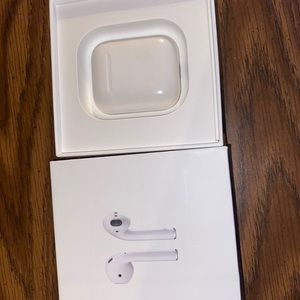 AirPods charging case